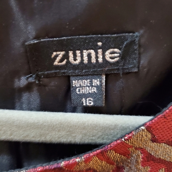 ZUNIE Women's Floral Barcade Sleeveless Dress - Picture 5 of 5